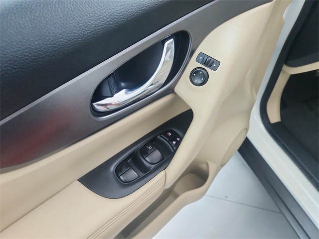 2016 Nissan Rogue SV photo 29