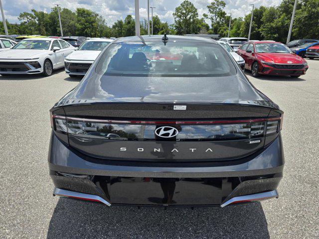 2025 Hyundai Sonata Hybrid SEL photo 4