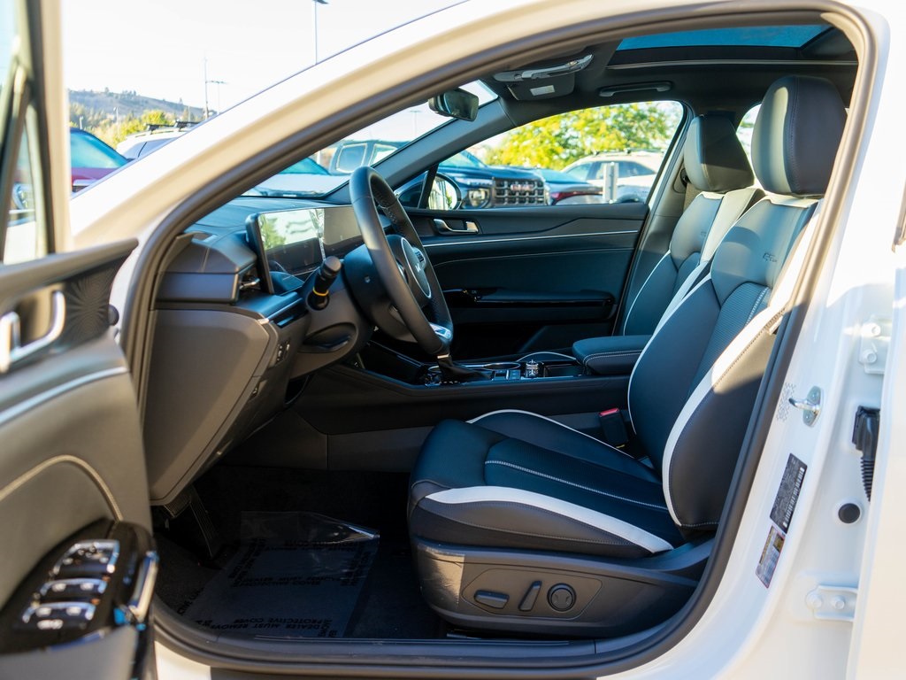 2026 Kia K5 GT-Line photo 8