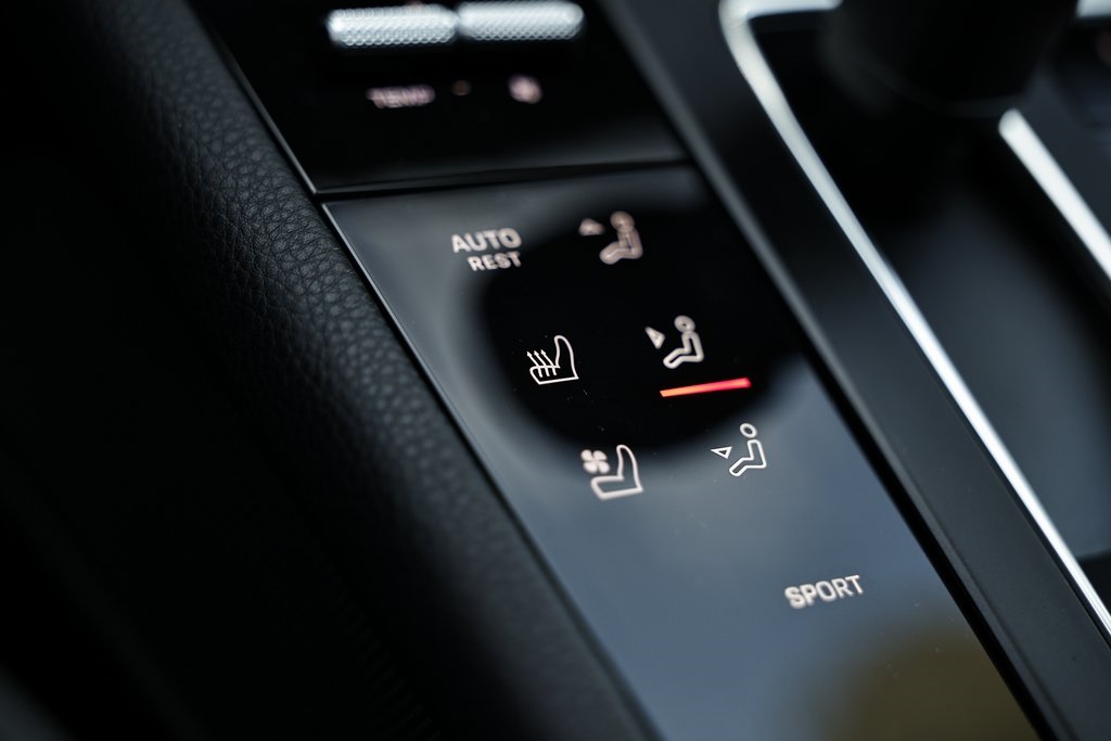 2024 Porsche Macan T photo 40