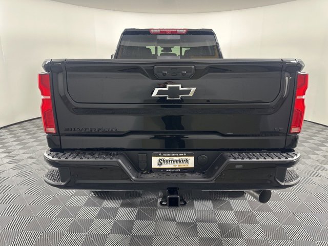 2025 Chevrolet Silverado 2500HD LT photo 3