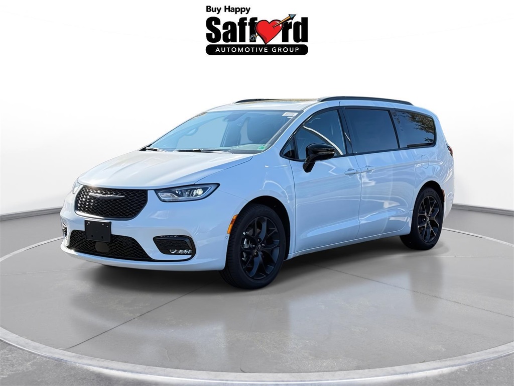 2026 Chrysler Pacifica Limited's photo