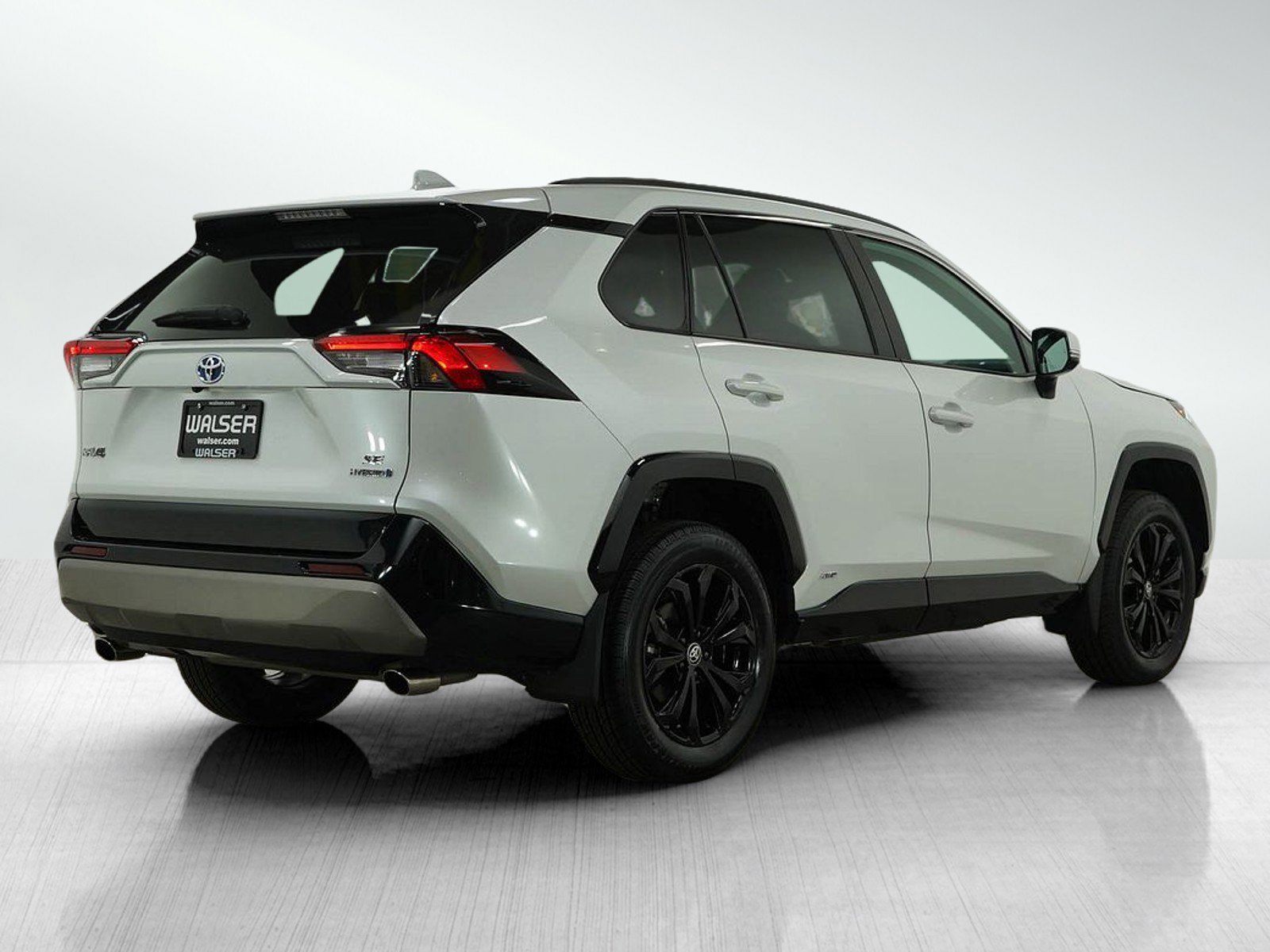 2024 Toyota RAV4 Hybrid SE photo 2
