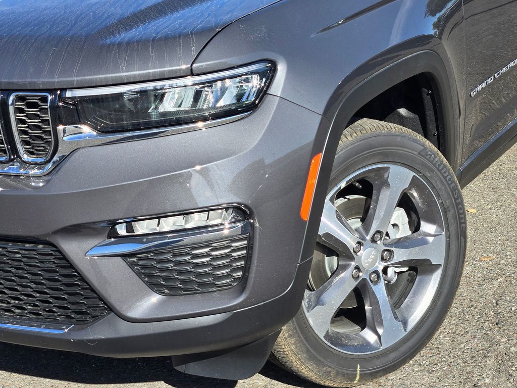 2025 Jeep Grand Cherokee Limited photo 4