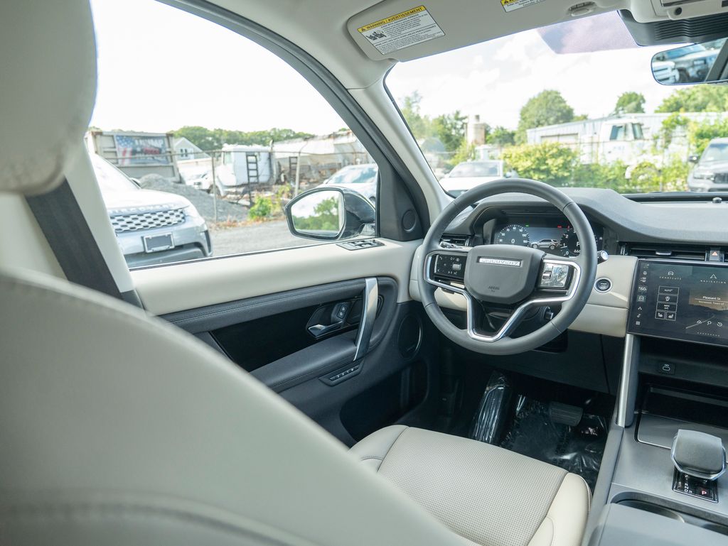2024 Land Rover Discovery Sport S photo 17