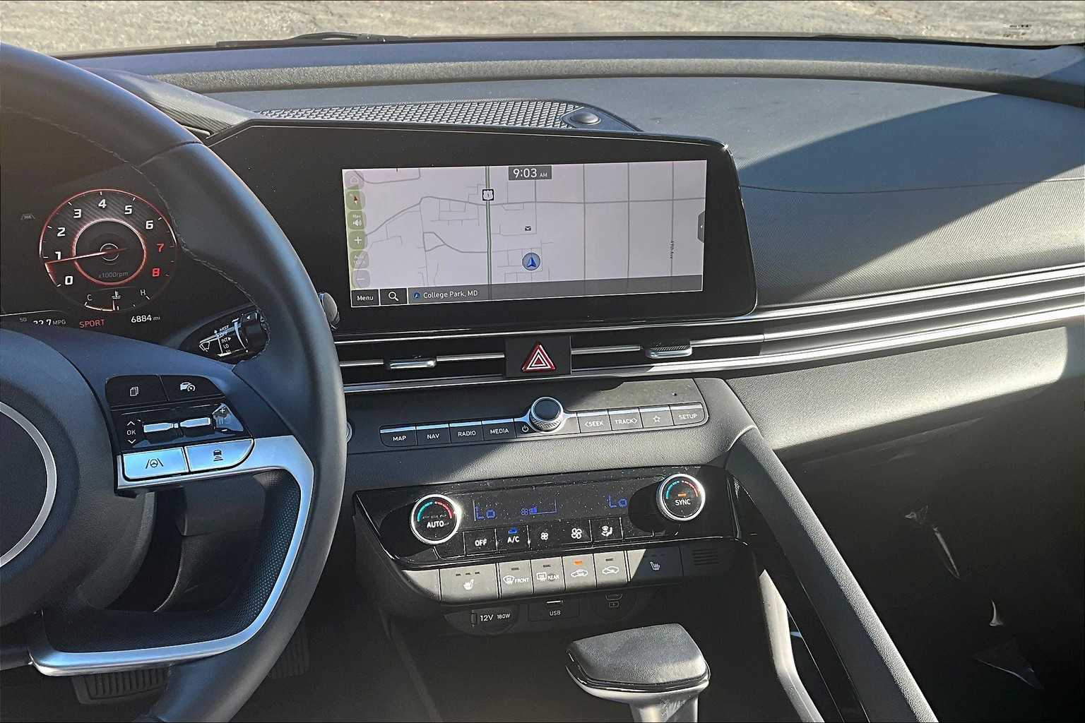 2024 Hyundai Elantra SEL Convenience photo 6