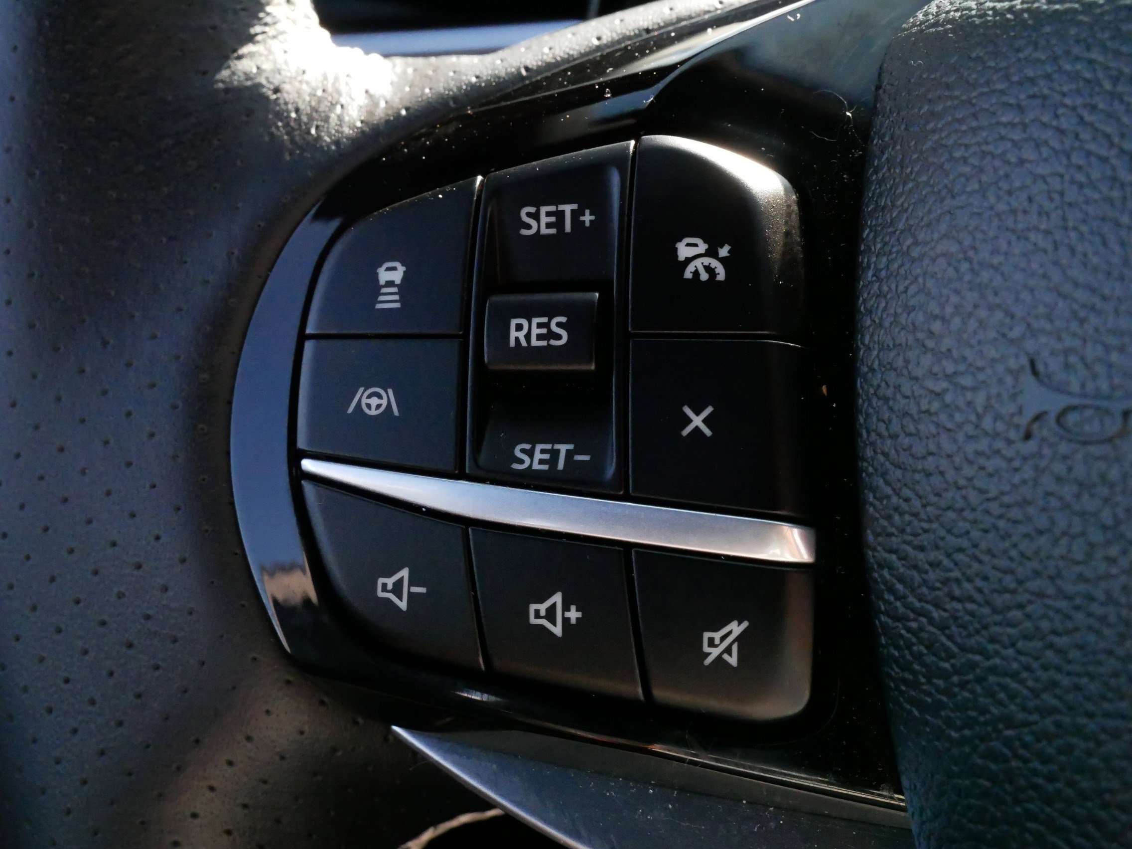 2023 Ford Explorer ST photo 24
