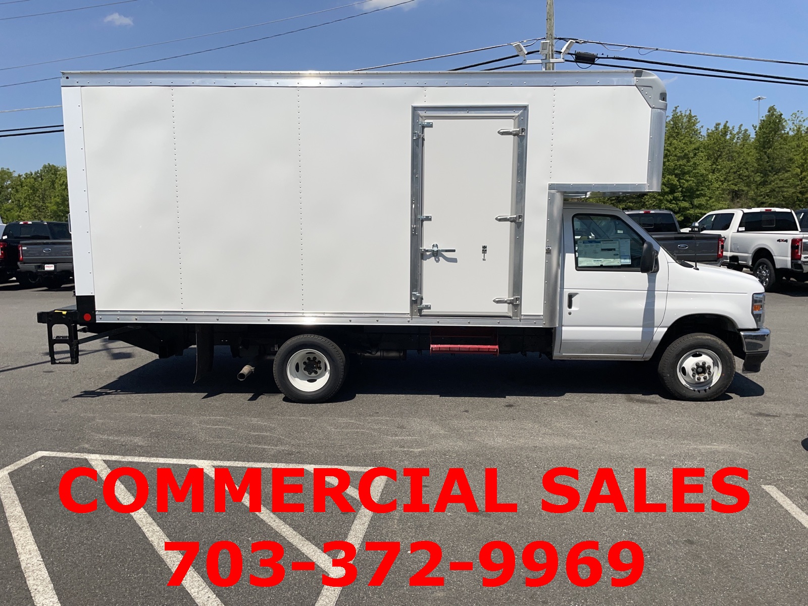2025 Ford E-450 photo 2