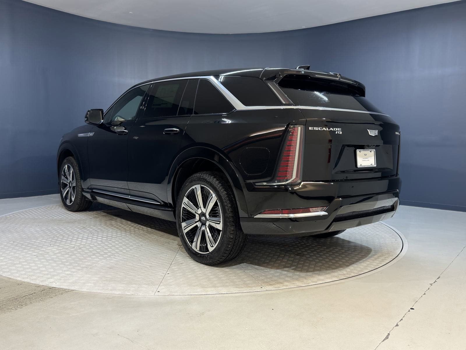 2025 Cadillac Escalade IQ Luxury photo 3