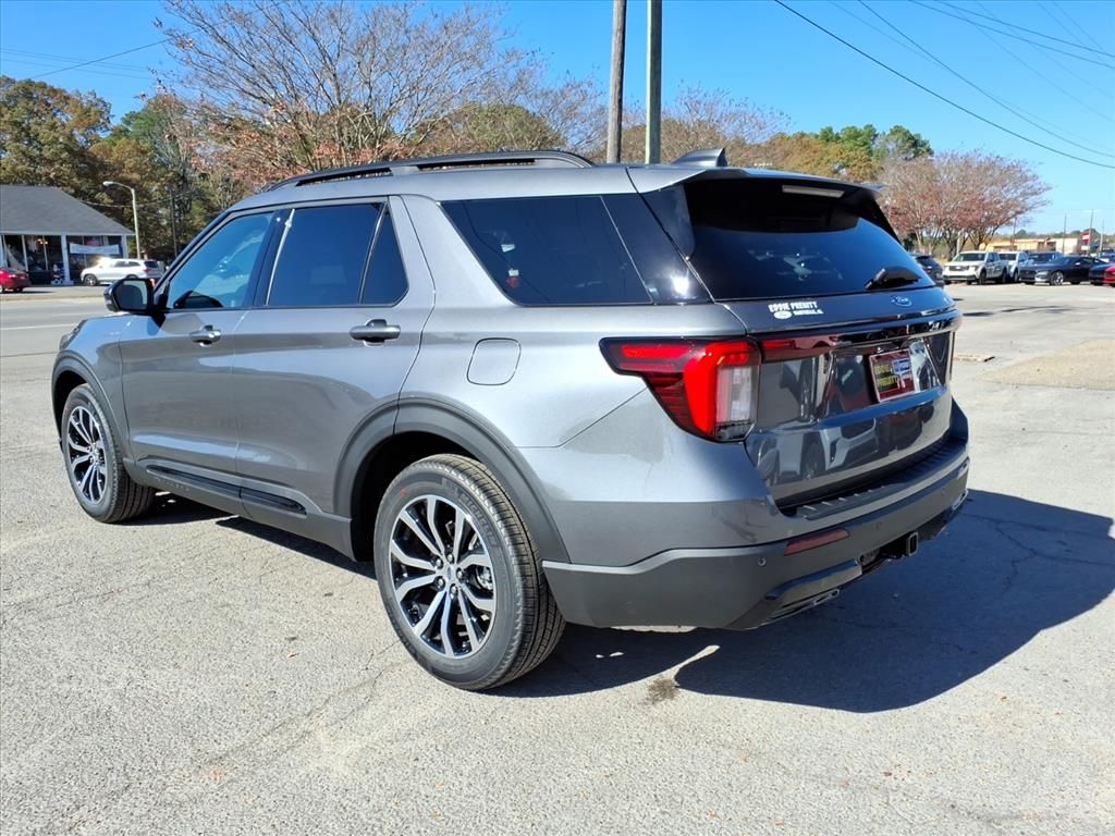 2026 Ford Explorer ST-Line photo 3
