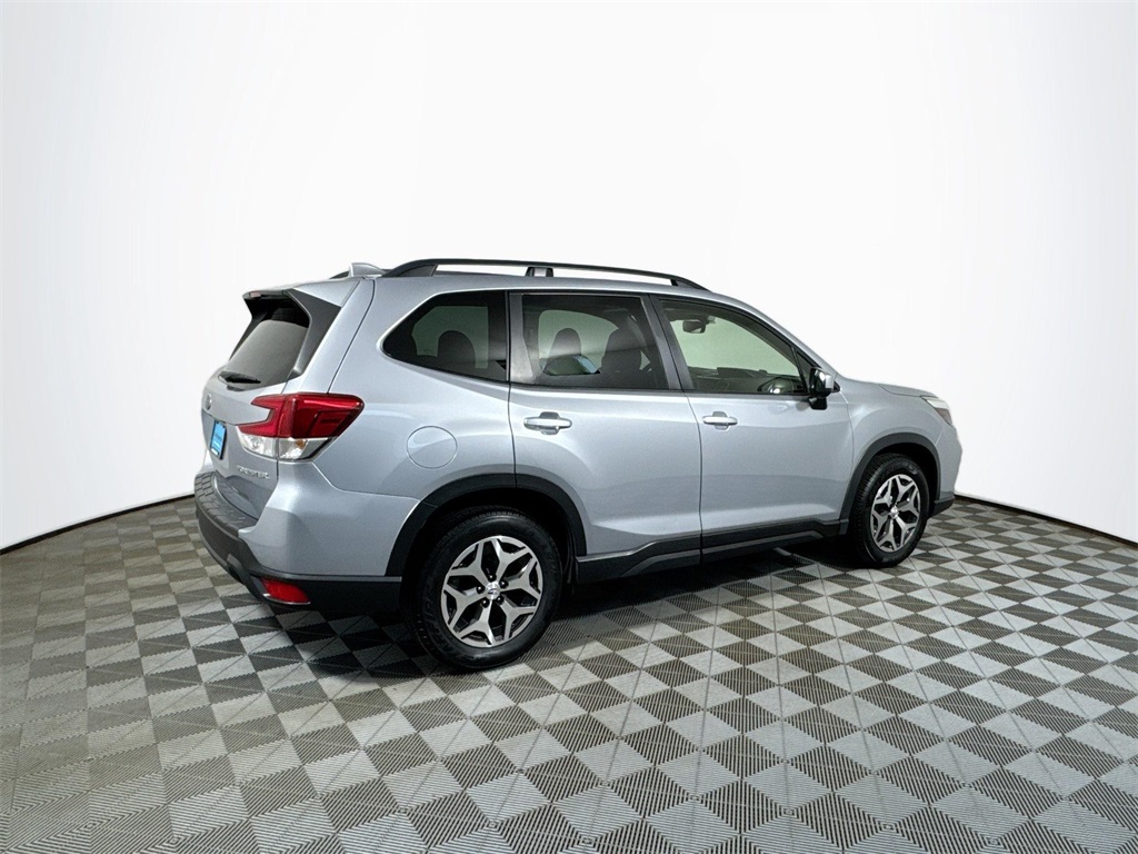 2020 Subaru Forester Premium photo 10