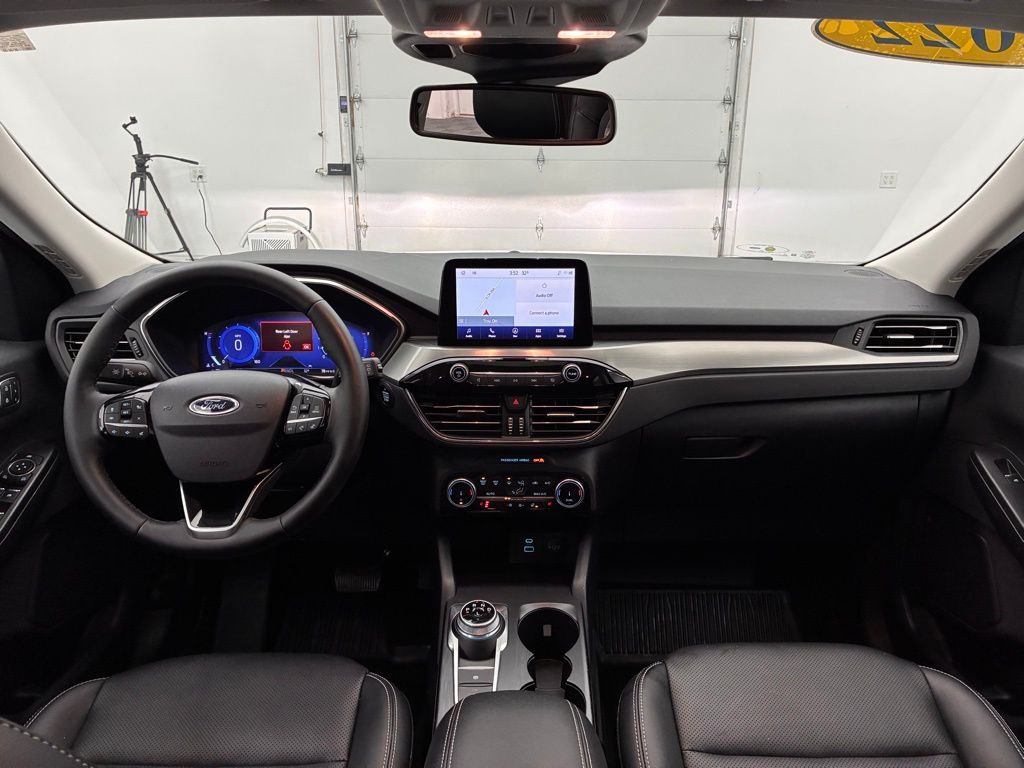 2022 Ford Escape Titanium photo 2