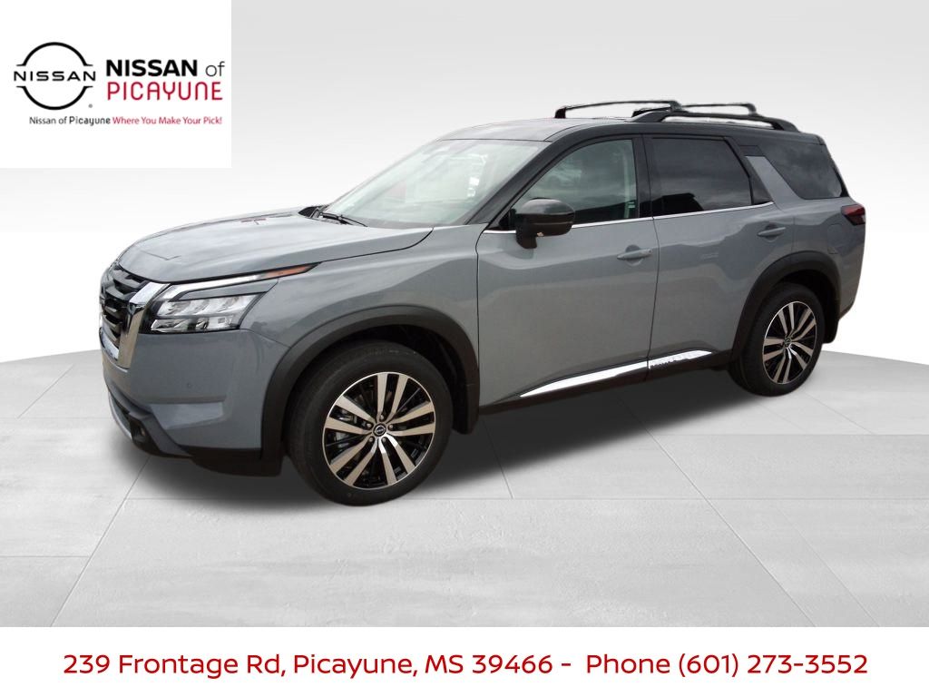 2025 Nissan Pathfinder Platinum's photo