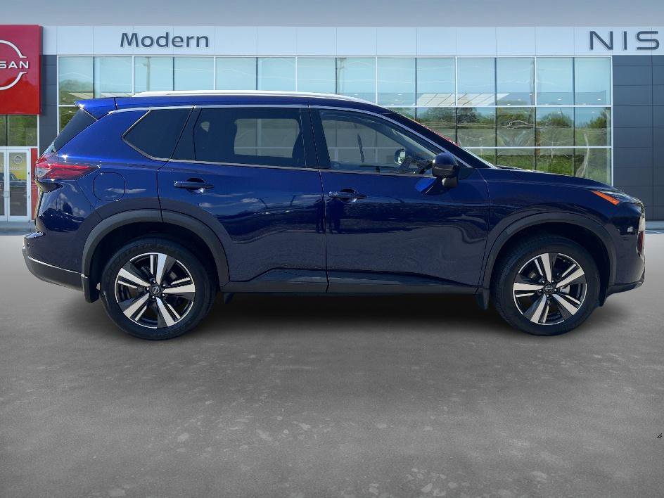 2024 Nissan Rogue SL photo 2