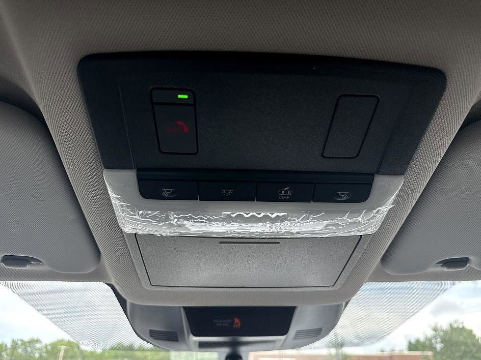 2025 Nissan Rogue SV photo 18