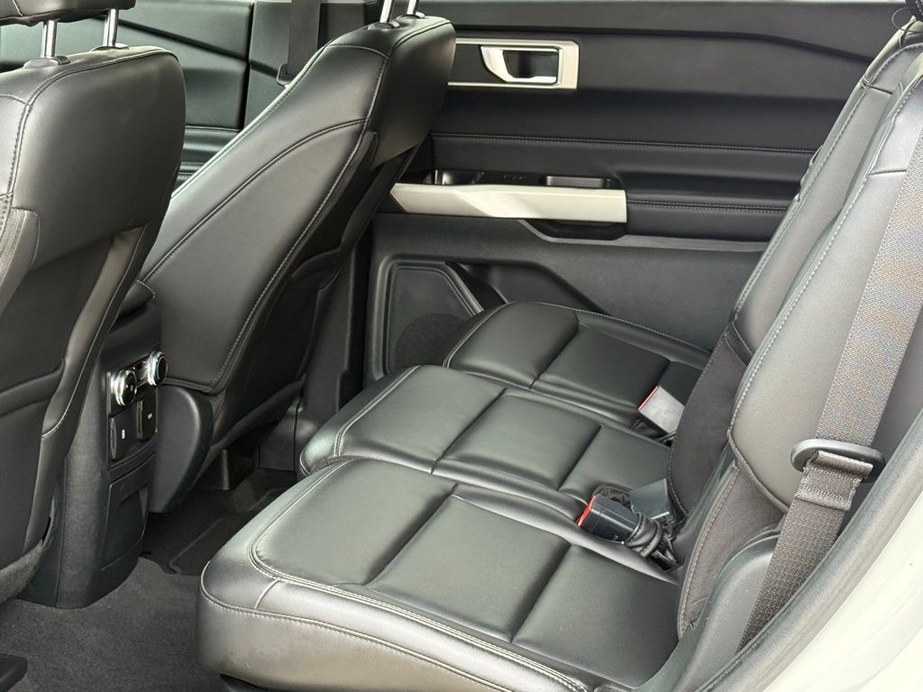 2022 Ford Explorer XLT photo 8