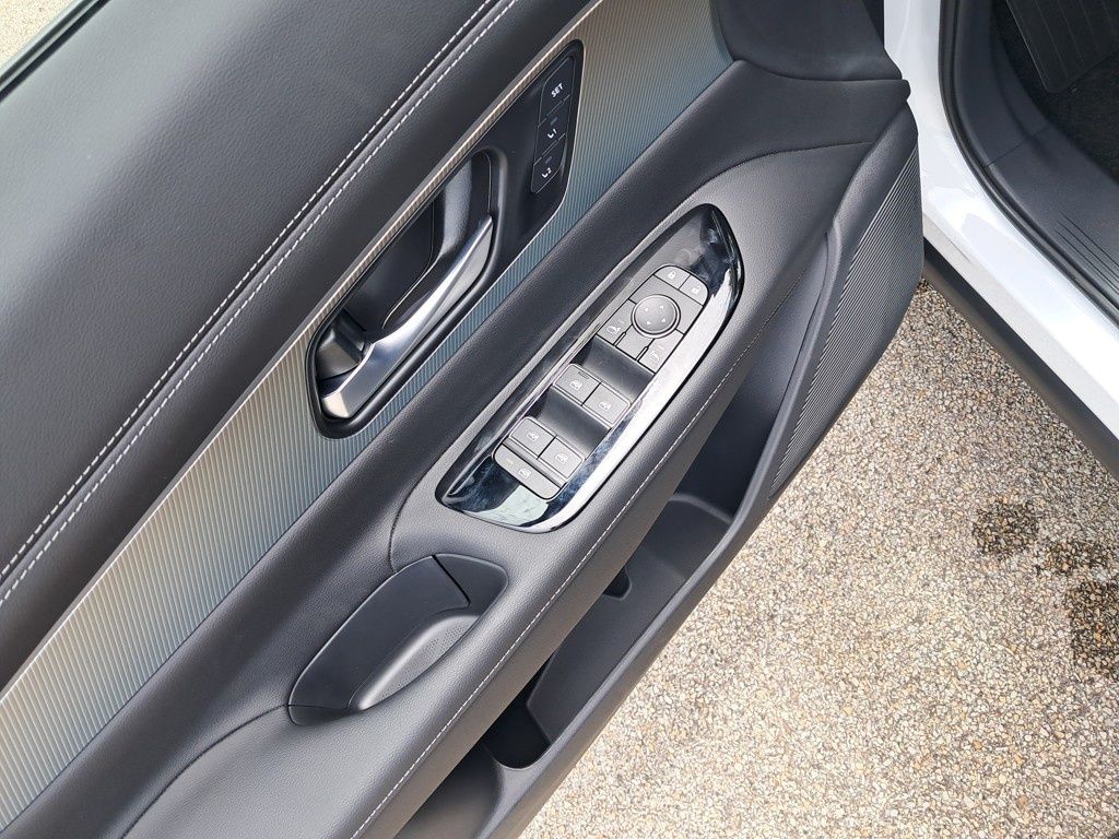 2025 Nissan Murano SL photo 11