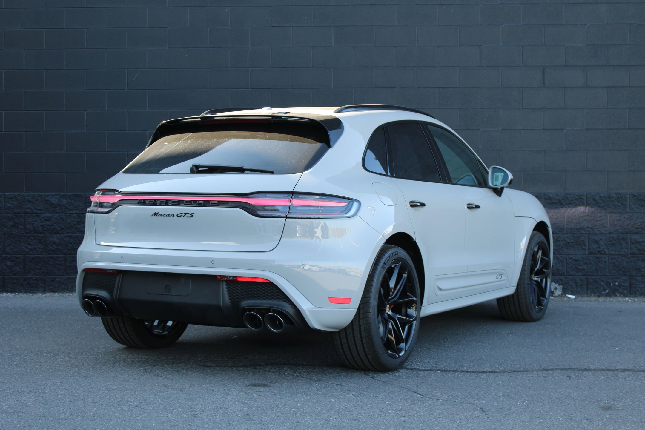 2026 Porsche Macan GTS photo 9