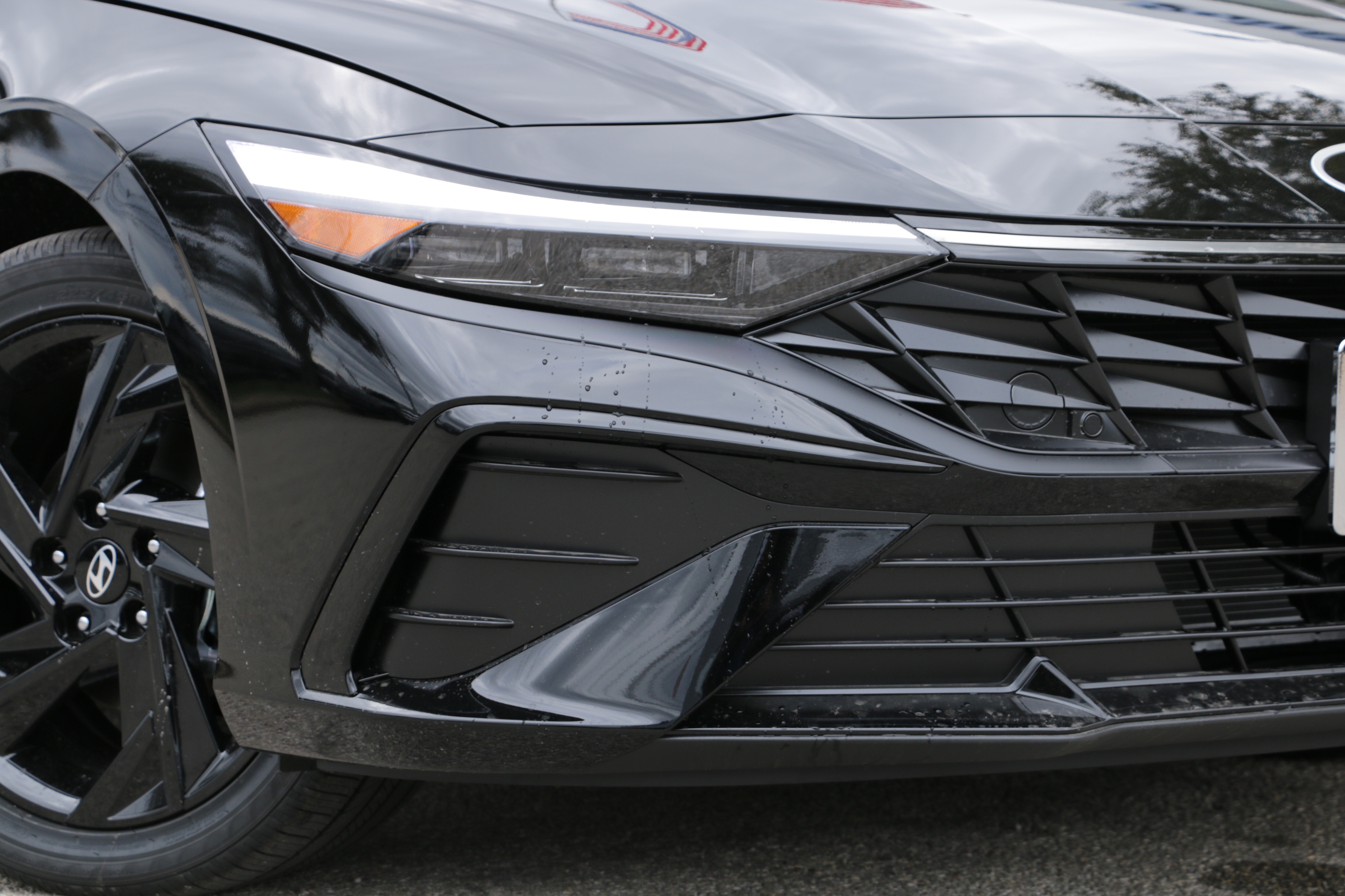 2026 Hyundai Elantra SEL Sport photo 2