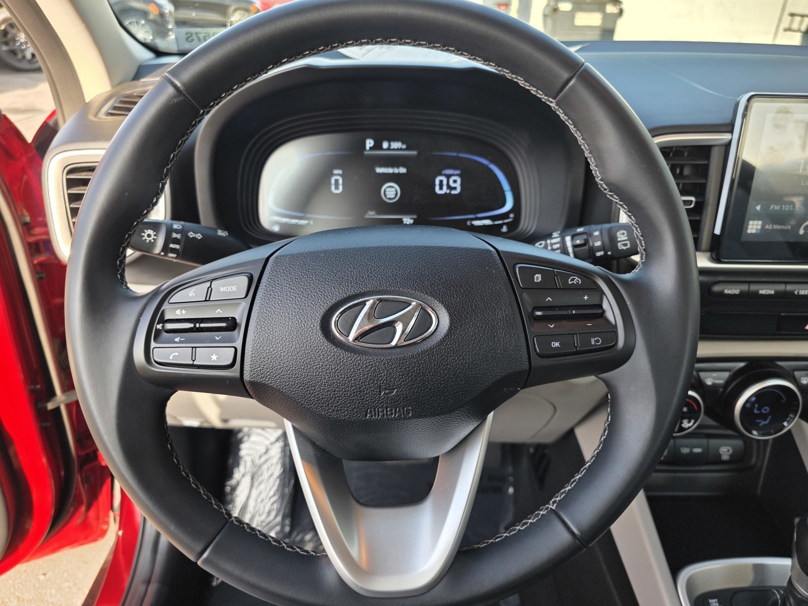 2024 Hyundai Venue SEL photo 25