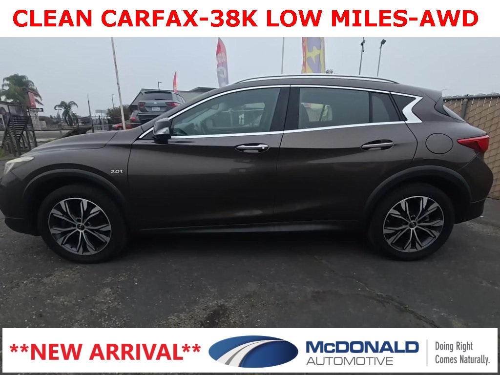 2017 INFINITI QX30 Luxury's photo