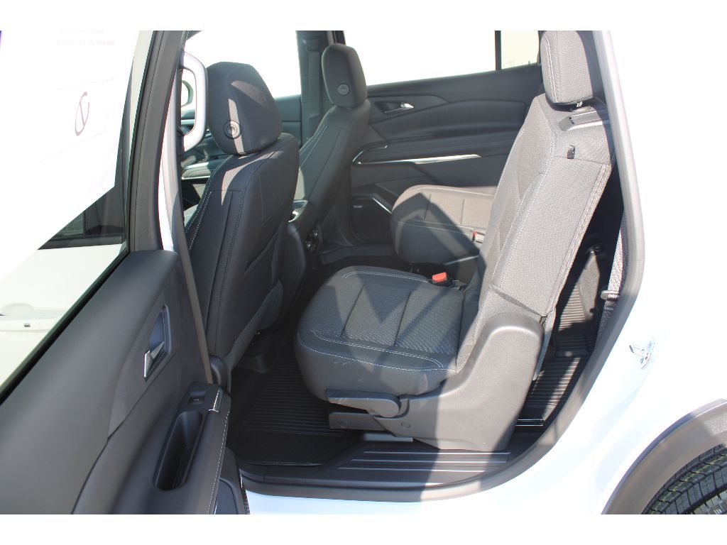 2026 Chevrolet Traverse photo 3
