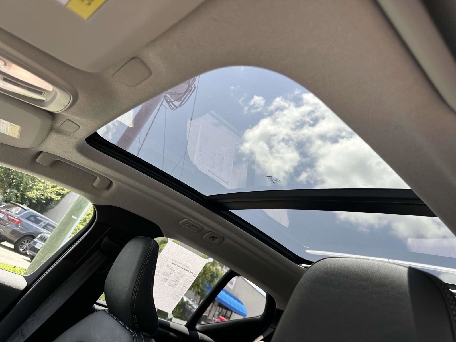 2025 Volvo XC40 Plus photo 18
