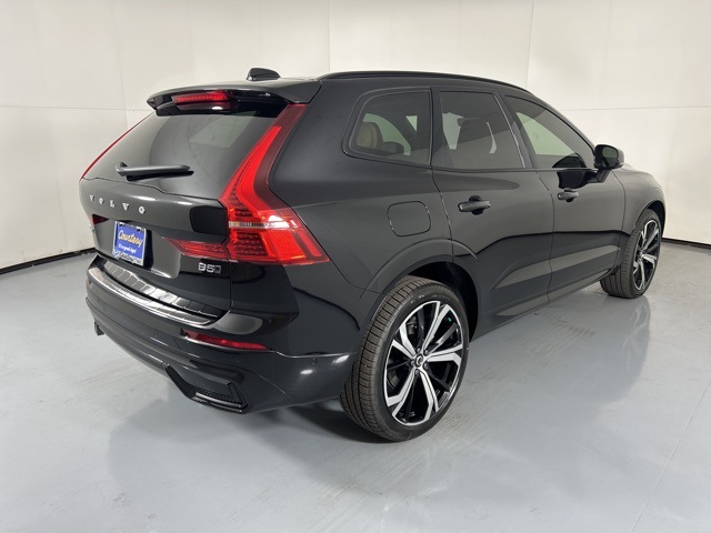 2025 Volvo XC60 B5 photo 7