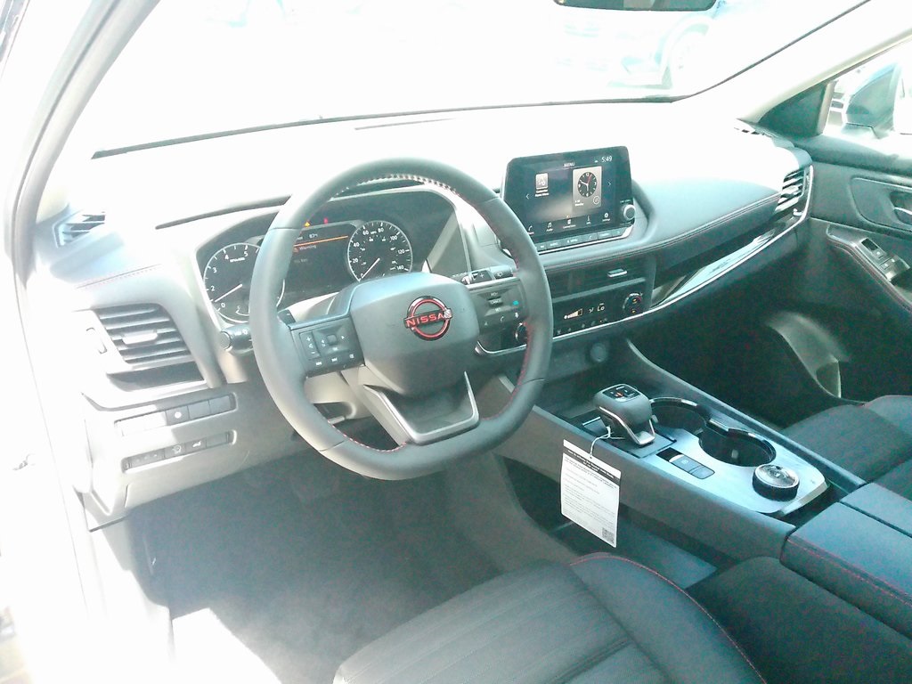 2026 Nissan Rogue SV photo 10