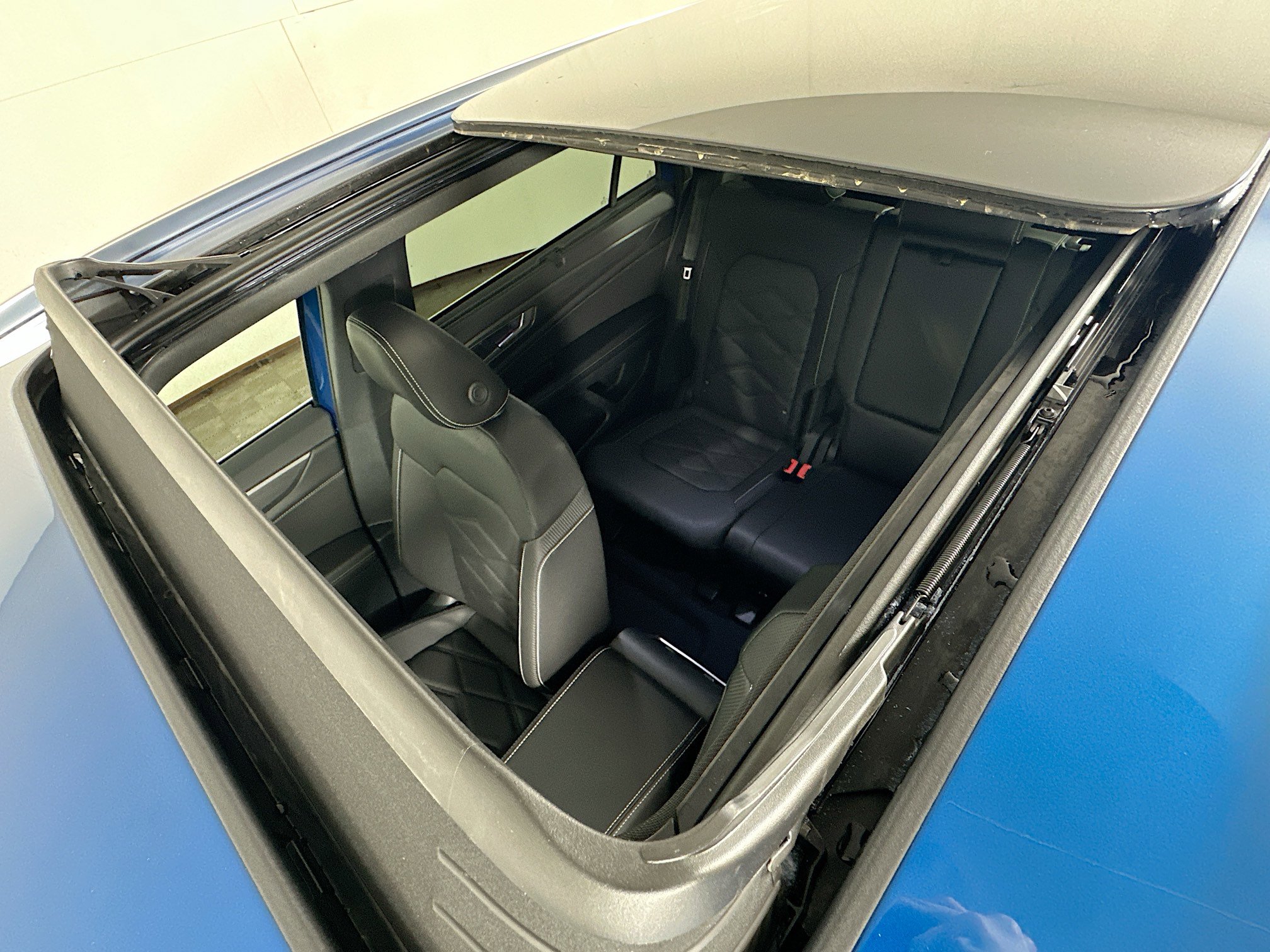 2025 Volkswagen Atlas Cross Sport SE Technology photo 20