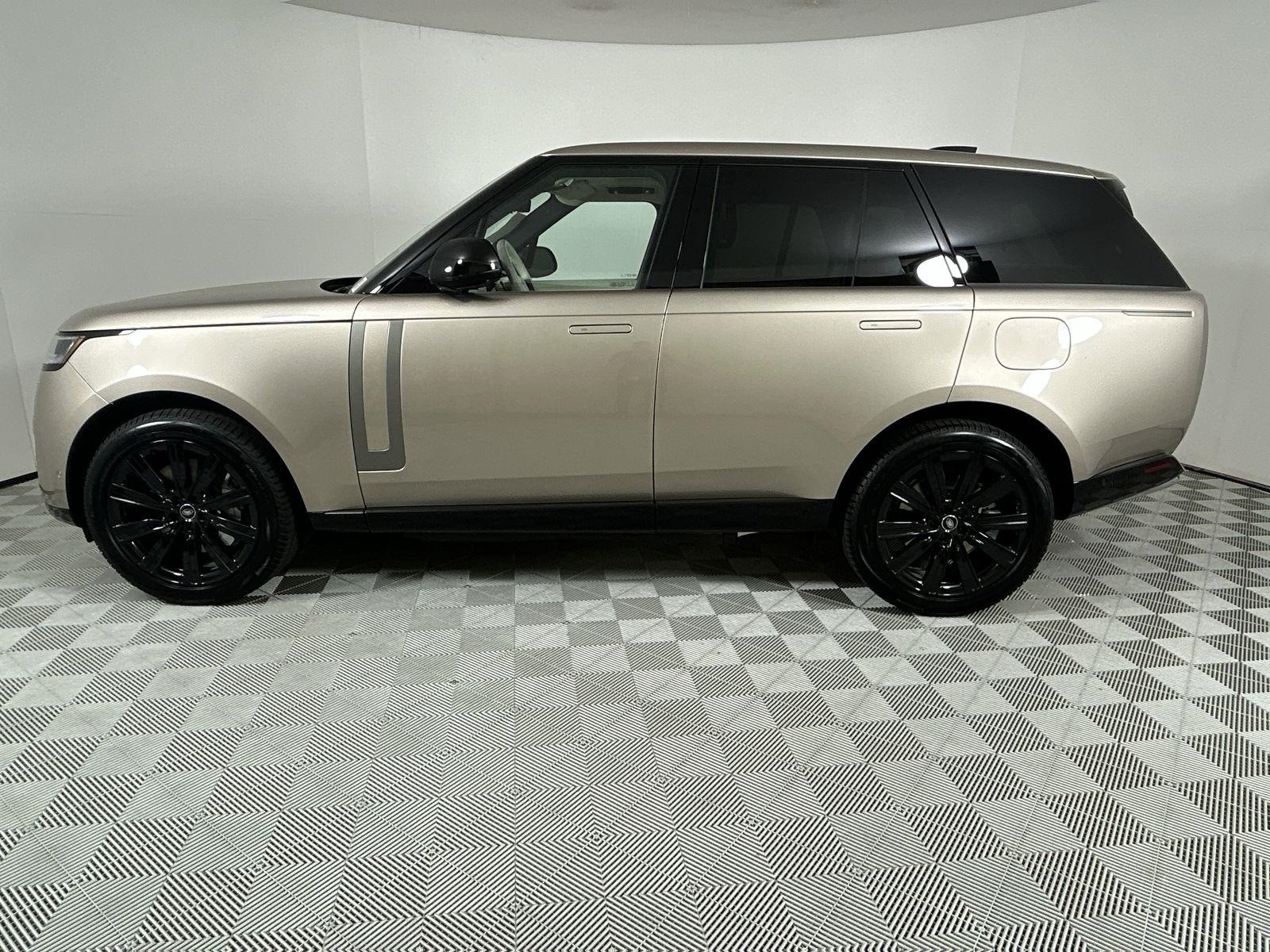 2025 Land Rover Range Rover SE photo 2