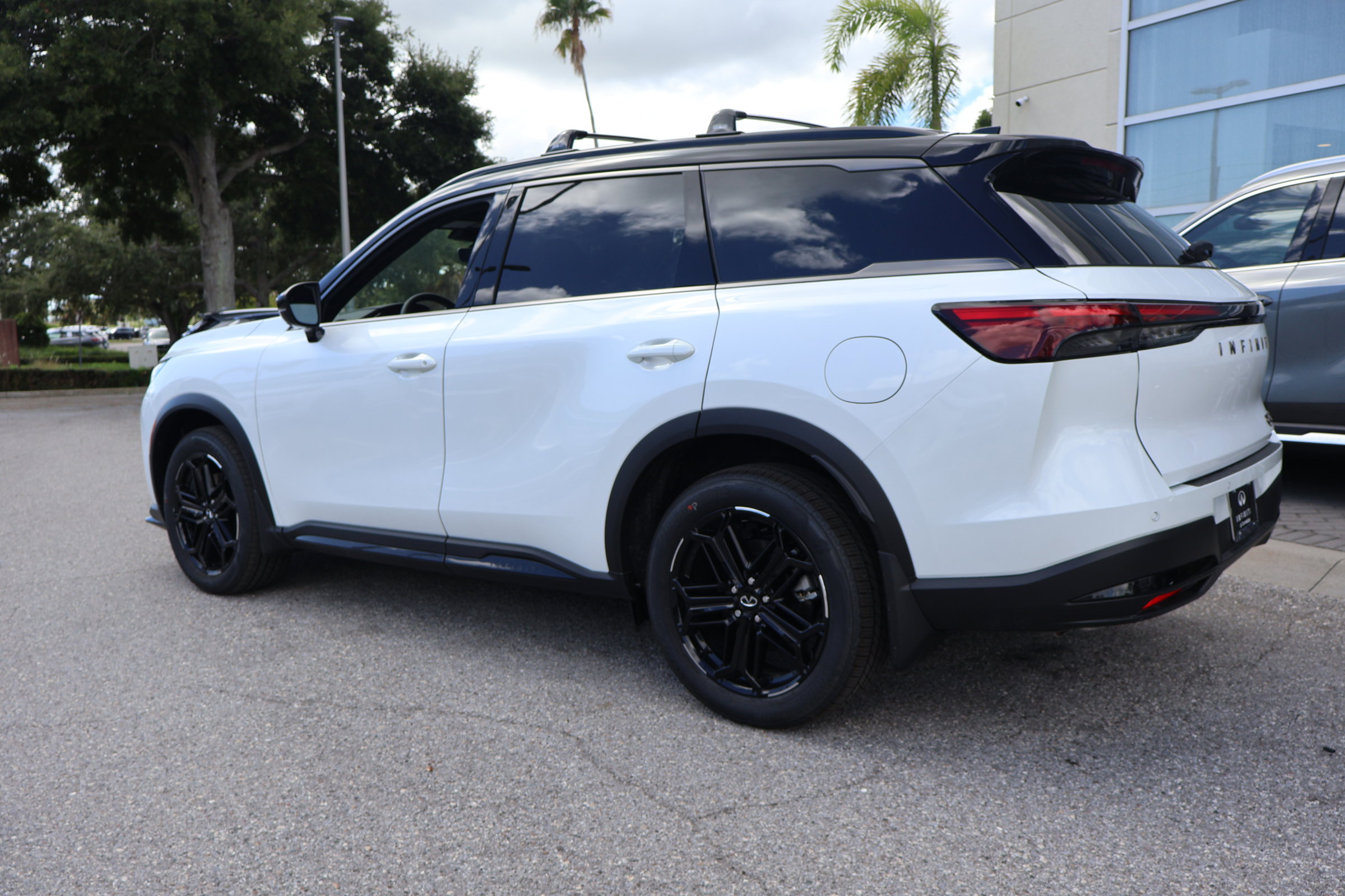 2026 Infiniti QX60 Luxe photo 3