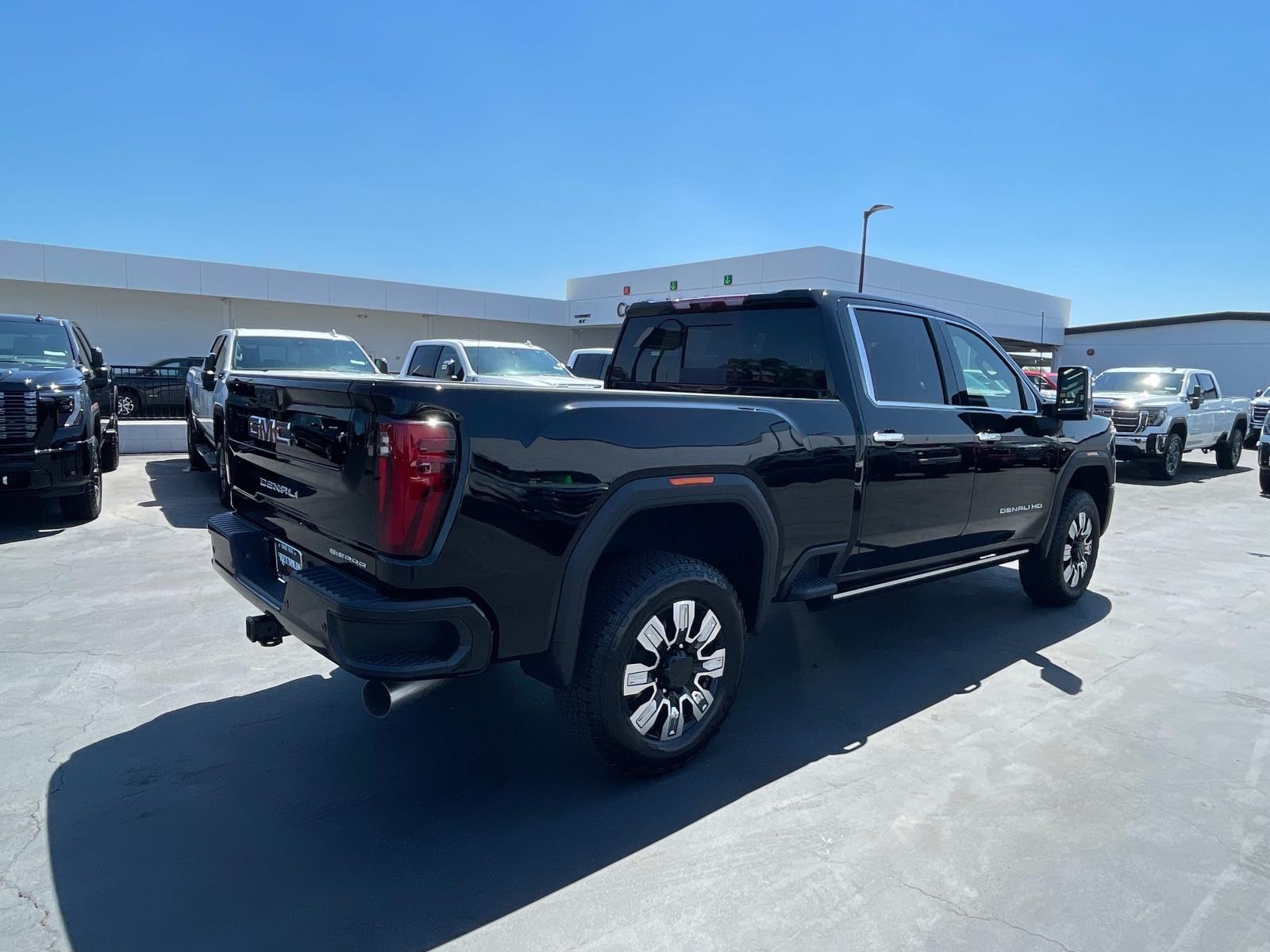 2025 Gmc Sierra 2500 HD Denali photo 3