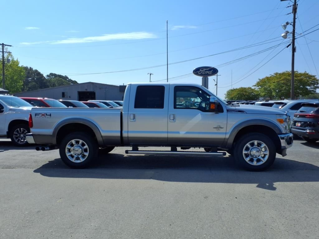 2011 Ford F-250 Lariat photo 5