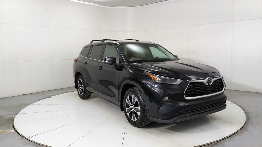 2023 Toyota Highlander L photo 6