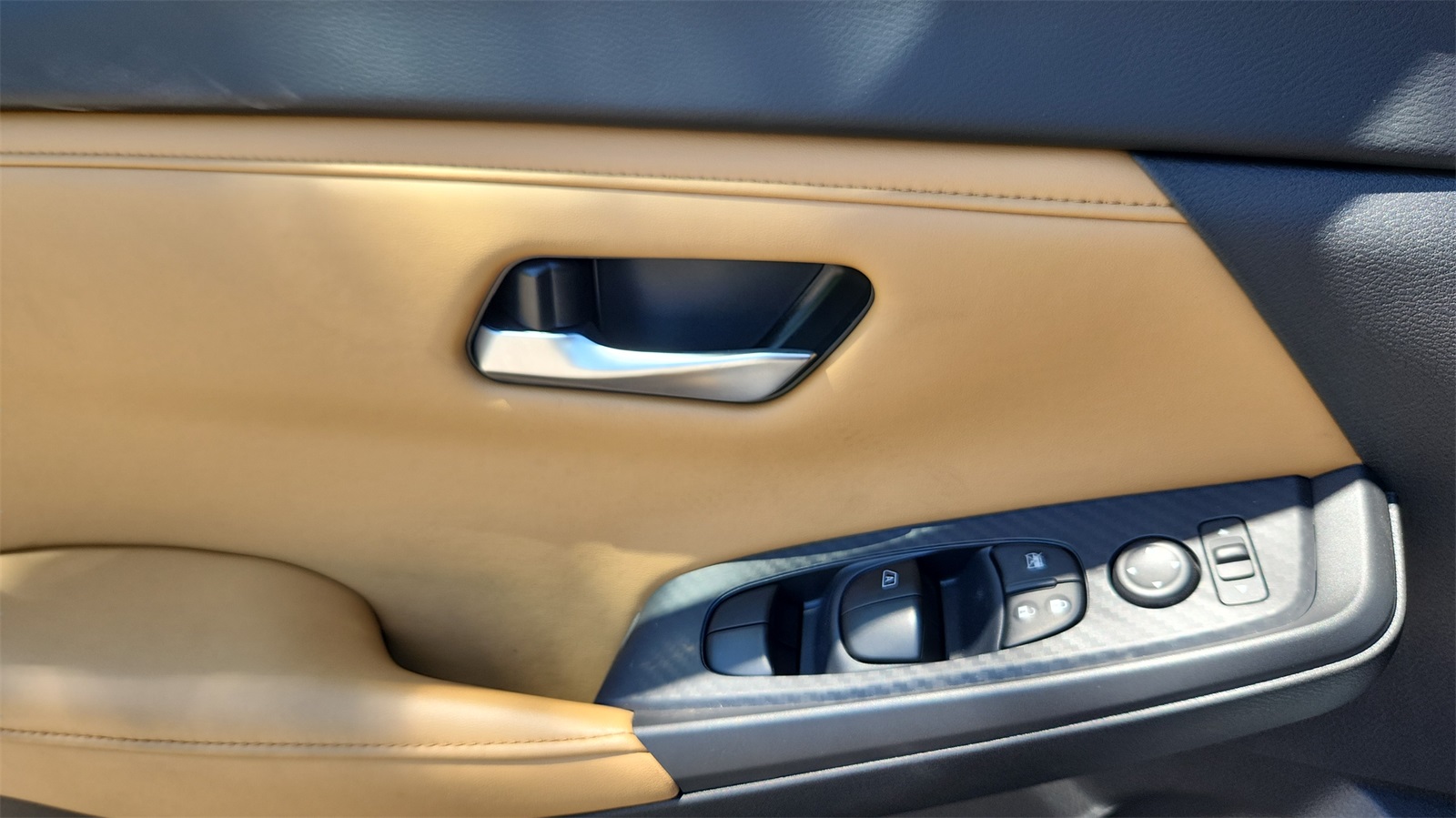 2025 Nissan Sentra SV photo 16
