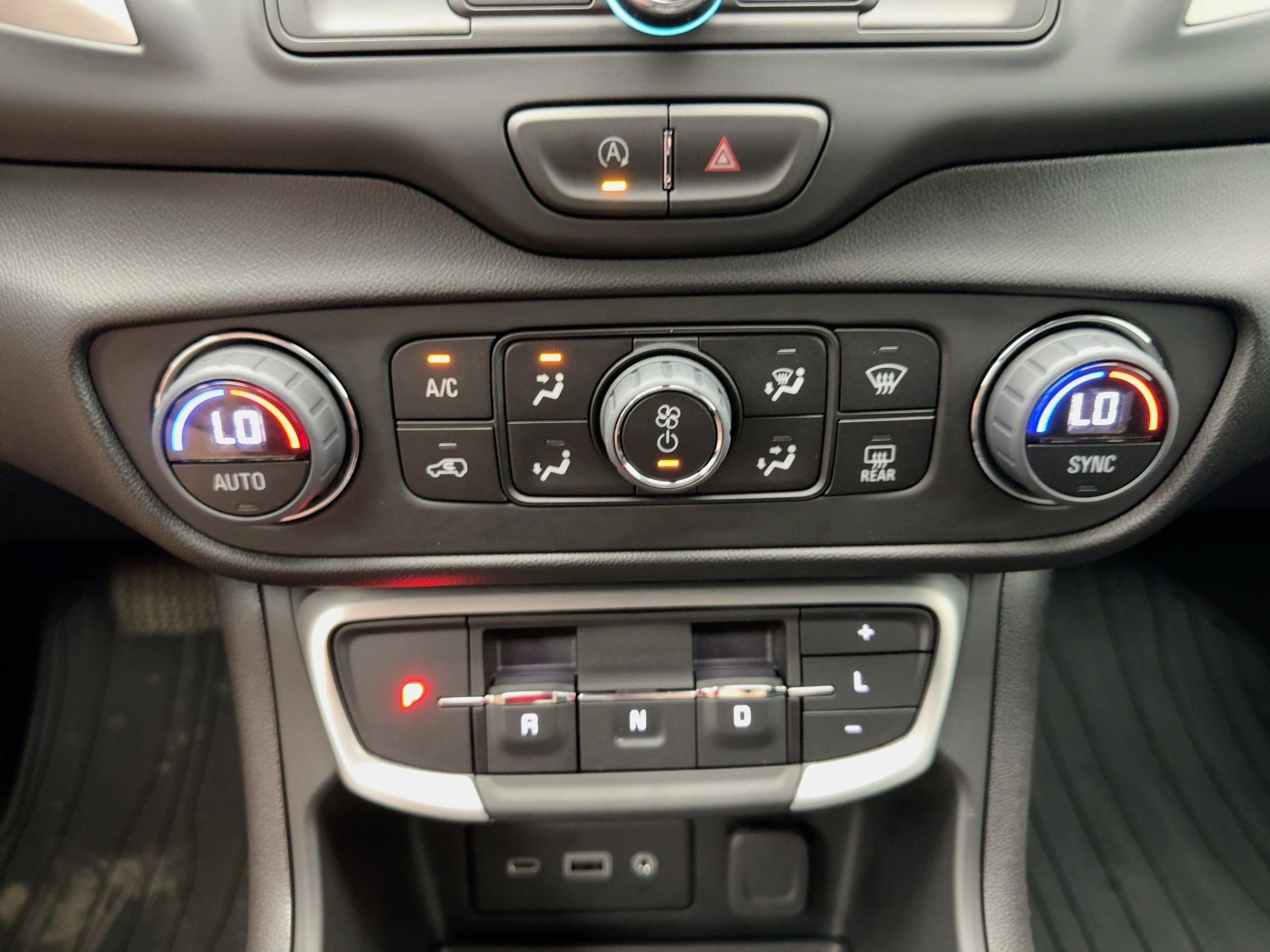 2024 Gmc Terrain SLE photo 17