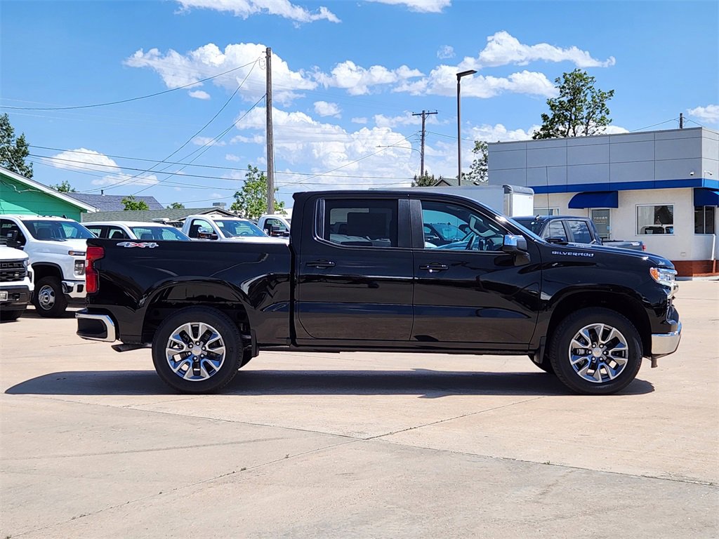2025 Chevrolet Silverado 1500 LT photo 4