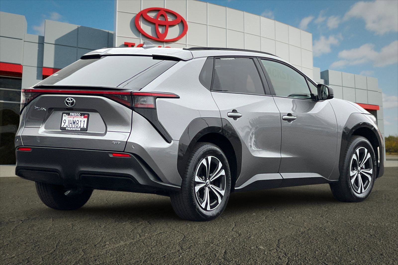 2023 Toyota bZ4X XLE photo 3