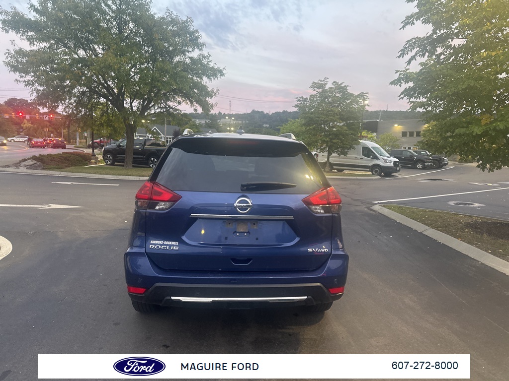 2019 Nissan Rogue SV photo 6