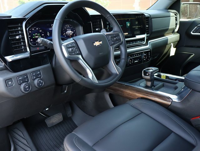 2025 Chevrolet Silverado 1500 LT photo 2