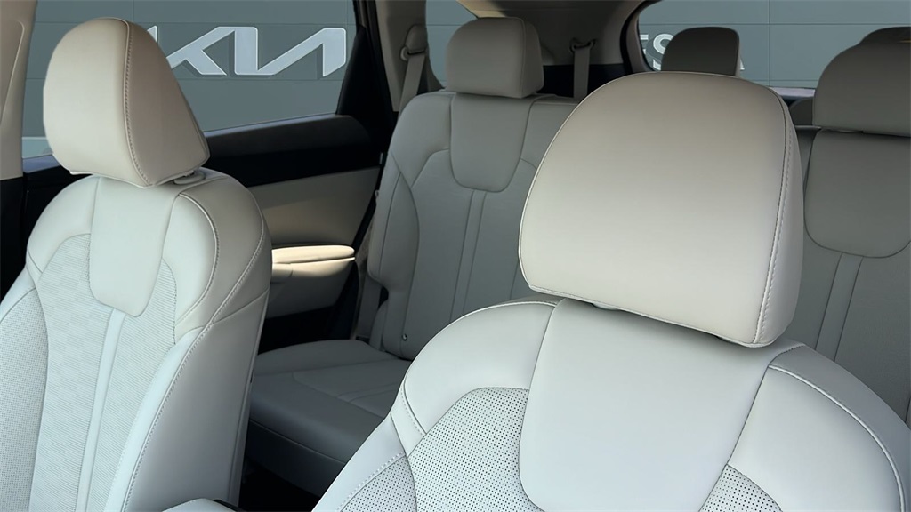 2025 Kia Sorento S photo 6