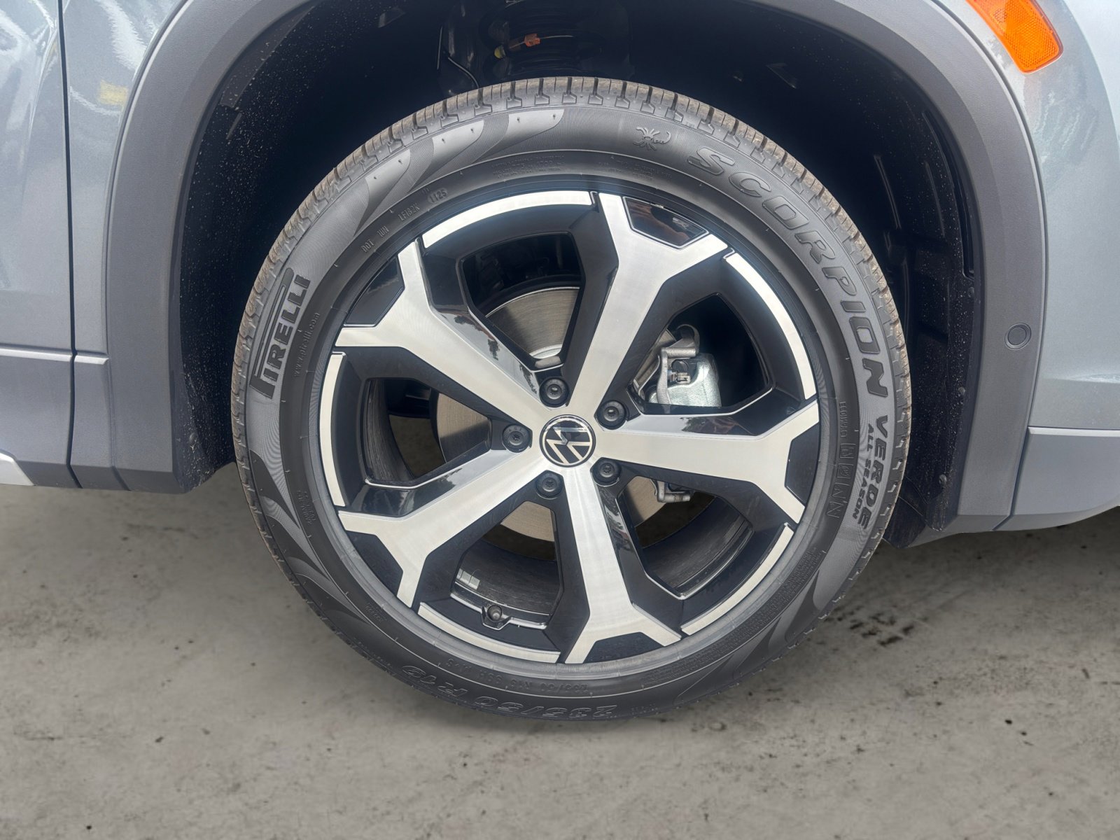 2025 Volkswagen Tiguan SE photo 14