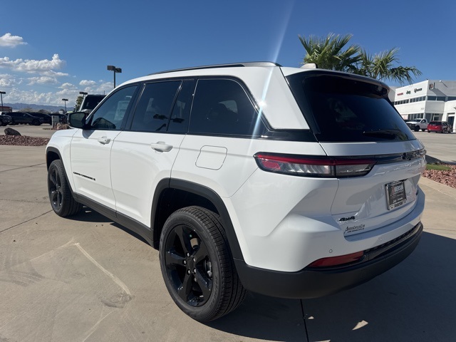 2025 Jeep Grand Cherokee Limited photo 3
