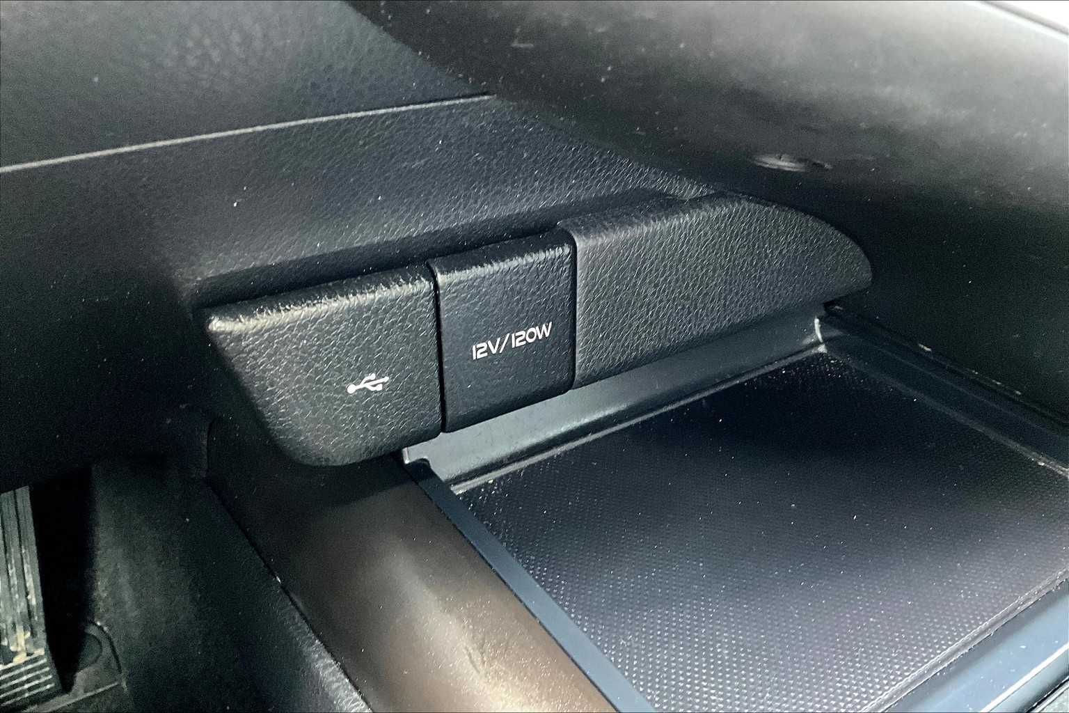 2023 Toyota Camry SE photo 32