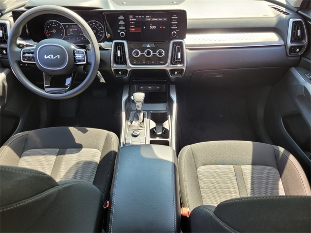 2023 Kia Sorento LX photo 12