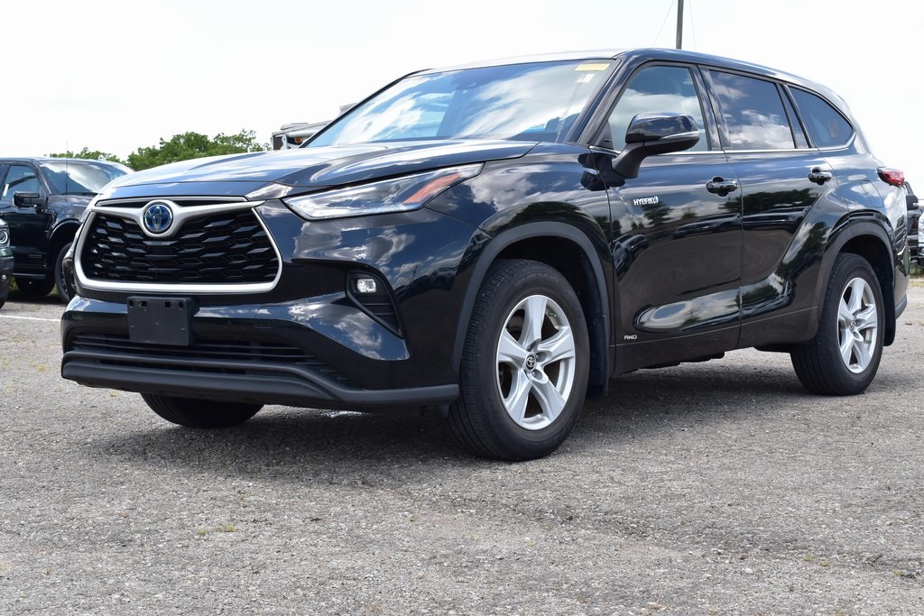 Used 2021 Toyota Highlander LE with VIN 5TDBBRCH0MS526267 for sale in Kansas City