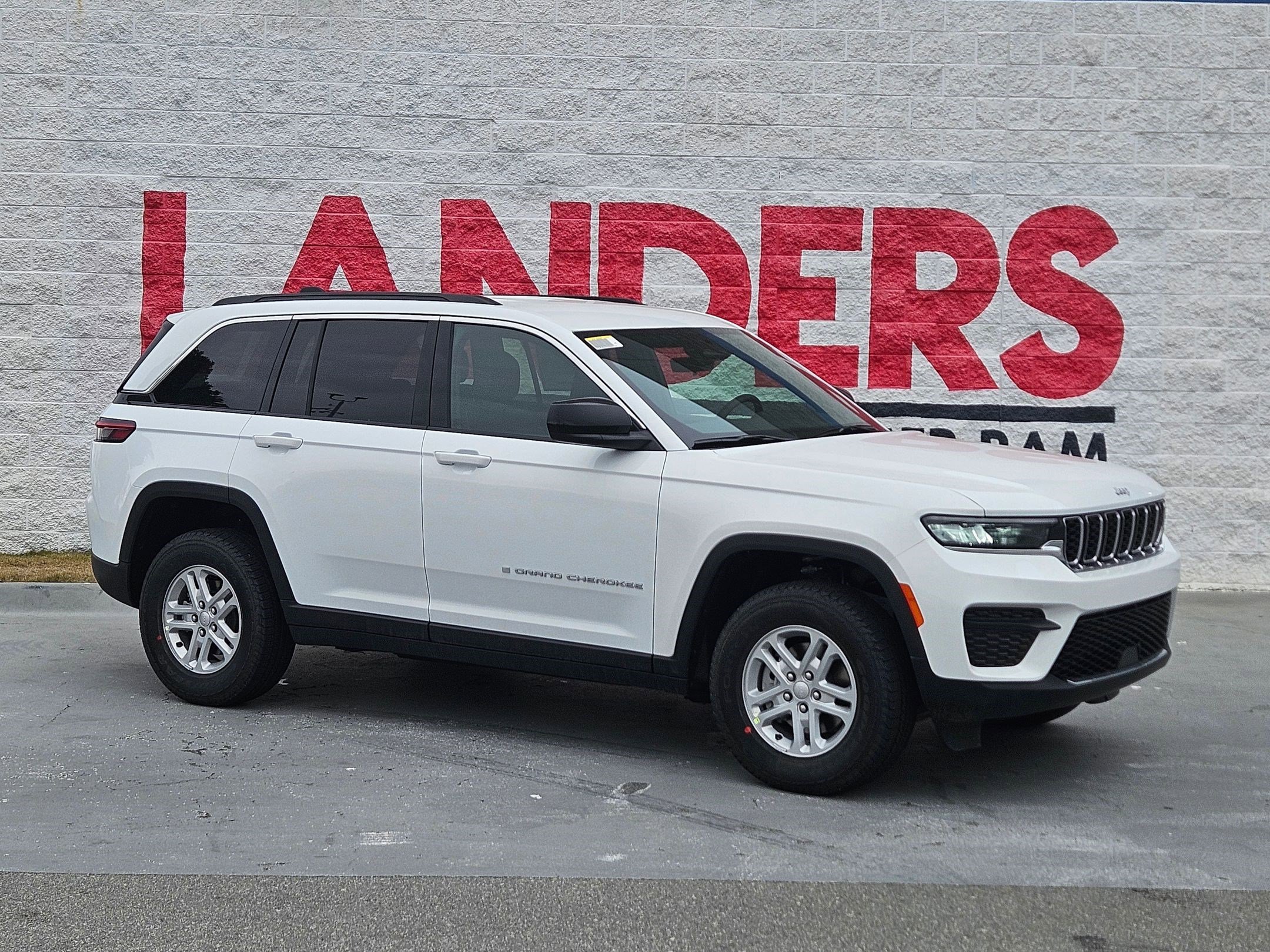 2025 Jeep Grand Cherokee Laredo's photo