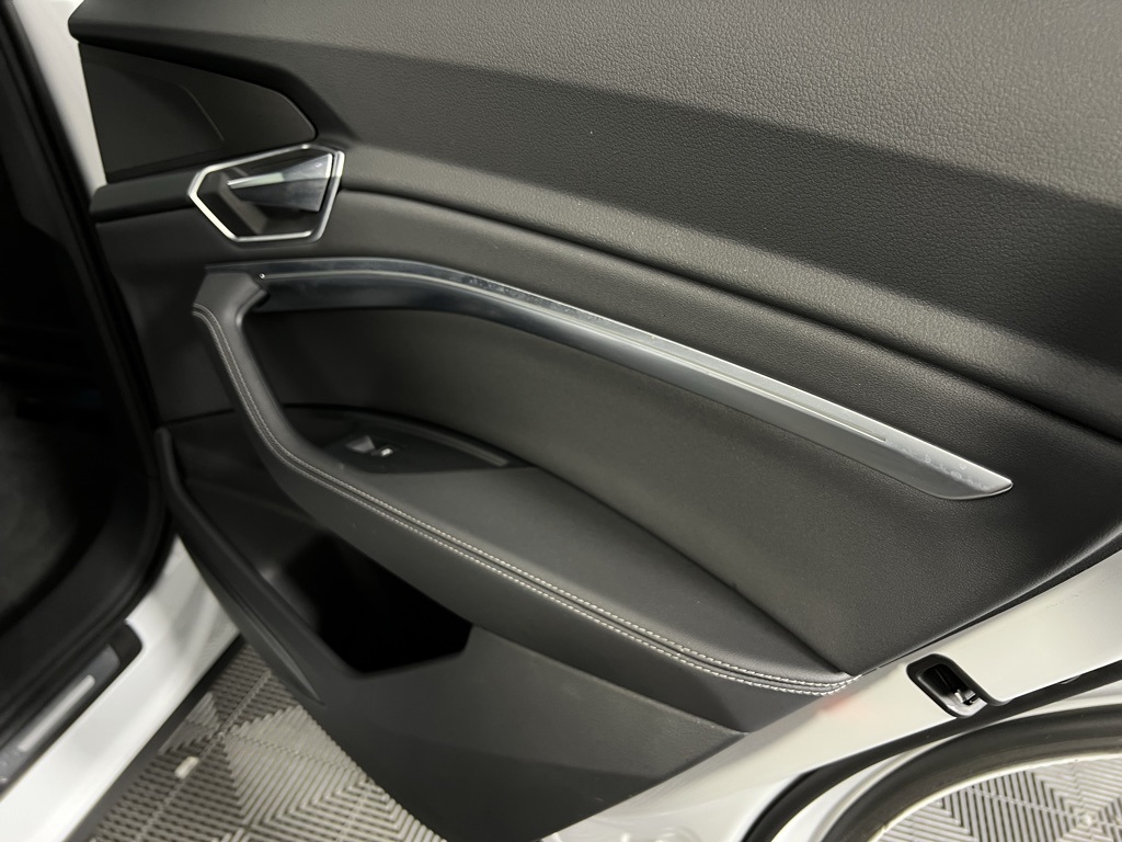 2023 Audi e-tron Premium photo 27