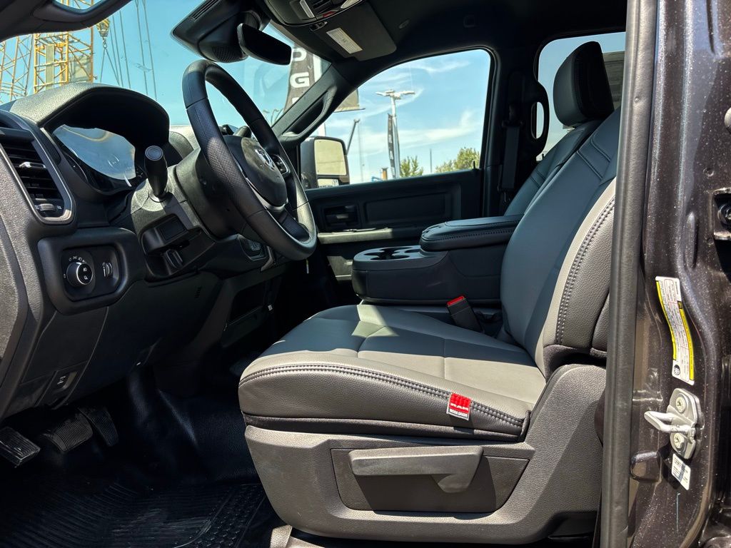 2025 Ram 3500 Tradesman photo 14